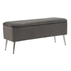 Estila Art deco obdĺžniková zamatová čalúnená sivá lavica Malia s úložným priestorom a kovovými striebornými nožičkami 112 cm