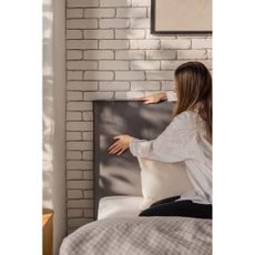 Sivá čalúnená dvojlôžková posteľ s úložným priestorom s matracom/s roštom 180x200 cm Myra Bold – Bonami Selection