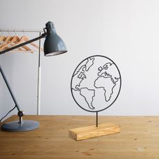 Hanah Home Kovová dekorácia World 40 cm čierna