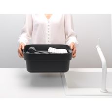 Tmavosivá plastová misa na riad s odkvapkávačom SinkSide – Brabantia