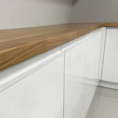 Rohová univerzálna kuchynská linka 320x200, biela vysoký lesk HG/biela FLOT