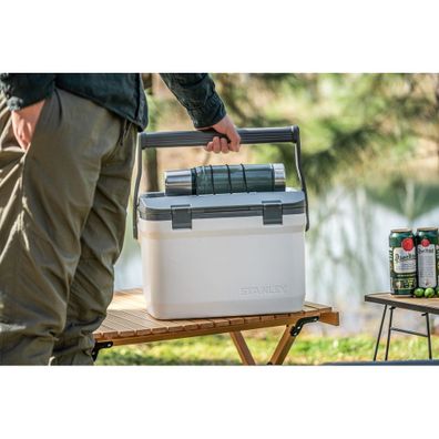 Zelená termoska s hrnčekom 750 ml – Stanley
