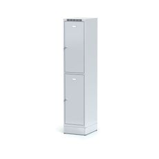 Šatníková skrinka na sokli s úložnými boxami, 2 boxy, 1920 x 400 x 500 mm, cylindrický zámok, sivé dvere
