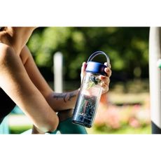 Sklenená fľaša v mentolovej farbe 350 ml Fuori – Vialli Design