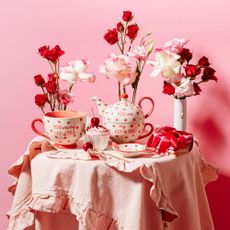 Červeno-biela keramická odkladacia miska na čajové vrecko You are My Cup of Tea – Sass & Belle
