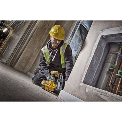 Aku nastreľovacia pištoľ DeWALT DCN660D2 18 V XR Li-Ion 2x2,0 Ah (Bezuhlíková)
