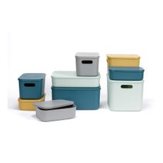 Sivý plastový úložný box s vekom 35,5x25,5x8 cm – Homéa