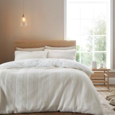 Krémové obliečky na dvojlôžko z mikroplyšu 200x200 cm Stripe Fur – Bianca
