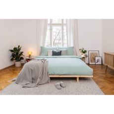Čierna dvojlôžková posteľ z borovicového dreva s roštom 140x200 cm Japan - Karup Design