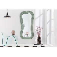 Estila Asymetrické dizajnové art deco zrkadlo Swan s polyuretánovým rámom v pastelovej zelenej farbe s kaskádovým efektom 100cm