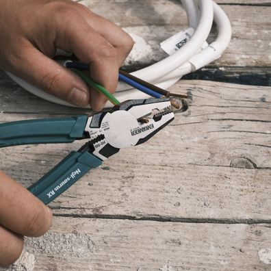 Japonské elektrikárske kombinované kliešte ENGINEER Nejisaurus RX