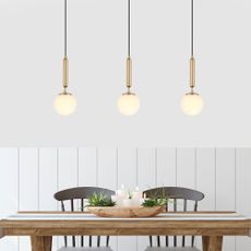 Závesné svietidlo v zlatej farbe so skleneným tienidlom ø 15 cm King – Opviq lights