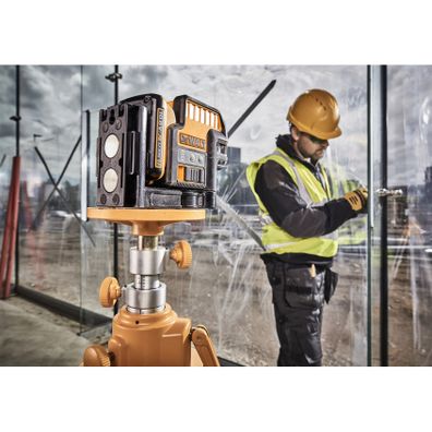 DCE0825D1G Aku křížový a pětibodový laser, 10.8 V, 2,0 Ah, zelený paprsek, 20-50 m, DeWALT + kufor