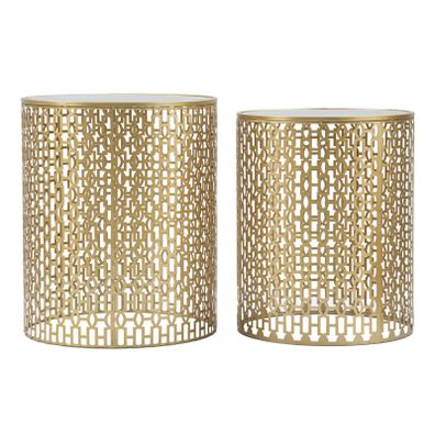 Estila Art deco sada okrúhlych kovových príručných stolíkov Lomar so zlatým vzorovaním a vrchnou zrkadlovou doskou 50 cm