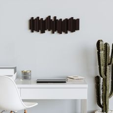 Tmavohnedý plastový nástenný vešiak Sticks – Umbra