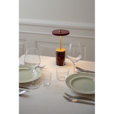 Červená mramorová LED stolová lampa so stmievačom s kovovým tienidlom (výška 25,5 cm) Asteria Move Mini – UMAGE