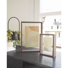 Stojací rámček v prírodnej farbe 22,5x31,5 cm Flavina – Kave Home