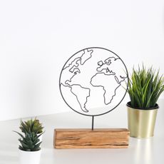 Hanah Home Kovová dekorácia World 30 cm čierna