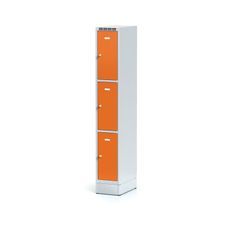 Šatníková skrinka na sokli s úložnými boxami, 3 boxy, 1920 x 300 x 500 mm, cylindrický zámok, oranžové dvere