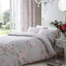 Predĺžené sivé obliečky na dvojlôžko 230x220 cm Canterbury Floral – Catherine Lansfield