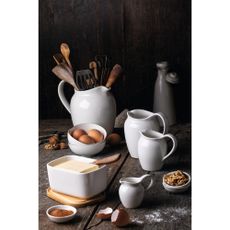 Biela porcelánová nádobka na mlieko Maxwell & Williams Basic, 110 ml