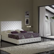 Estila Elegantná chesterfield posteľ ALMA s koženým čalúnením a úložným priestorom 200cm
