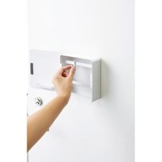 Nástenná kovová skrinka na kľúče Tower – YAMAZAKI