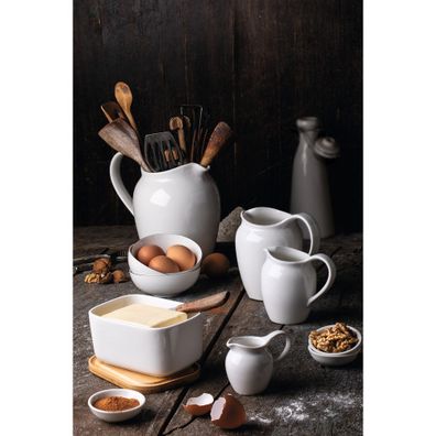 Biela porcelánová nádobka na mlieko Maxwell & Williams Basic, 720 ml