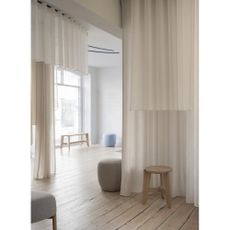 Béžová pohovka z textílie bouclé 137,5 cm KUON – Blomus