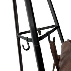 Čierny vešiak Kave Home Stearn, výška 183 cm