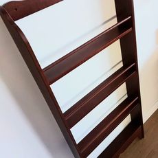 Wamm Cosy Room Montessori organizér na knihy do detskej izby Zvoľte farbu: Tmavo hnedá
