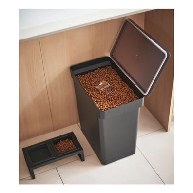 Súprava misky a boxu na granule pre domáceho maznáčika Tower – YAMAZAKI
