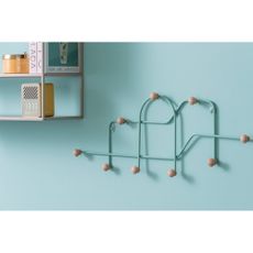 Tyrkysový kovový nástenný vešiak 71 cm Maze – PT LIVING