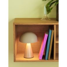 Krémová LED stmievateľná stolová lampa (výška 20 cm) Mush – Hübsch