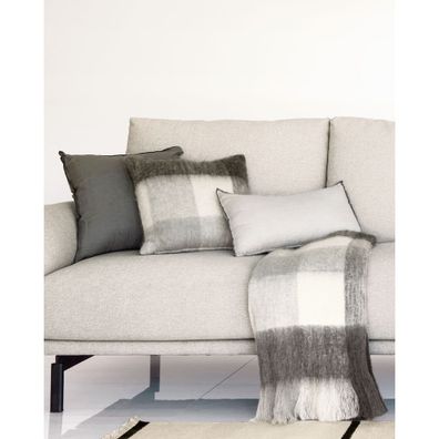 Obliečka na vankúš s prímesou vlny 45x45 cm Catarina – Kave Home