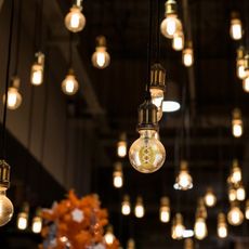 LED Žiarovka FILAMENT G125 E27/5W/230V 1800K