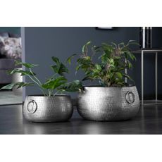 Estila Orientálny dizajnový set nízkych strieborných kvetináčov Cobre zo zliatiny kovu s okrúhlymi rukoväťami 40cm