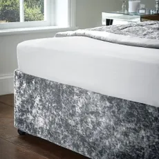 Sivý napínací zamatový poťah na rám postele 152x198 cm Crushed Velvet – Catherine Lansfield