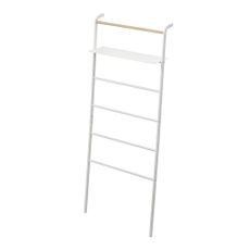 Biely vešiak s poličkou YAMAZAKI Tower Ladder