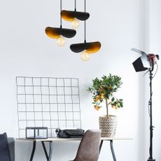 Závesné svietidlo v čiernej a zlatej farbe s kovovým tienidlom ø 45 cm Sivani – Opviq lights