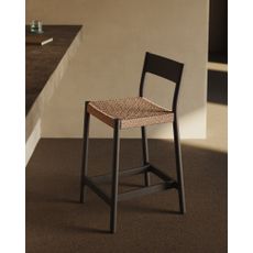 Čierna/v prírodnej farbe barová stolička z dubového dreva (výška sedadla 65 cm) Yalia – Kave Home