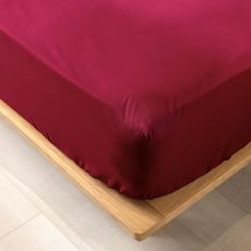 Červená napínacia plachta z Bio bavlny 90x190 cm Biolina – douceur d'intérieur