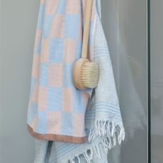 Modro-ružový uterák z bio bavlny 50x90 cm Retro - Mette Ditmer Denmark