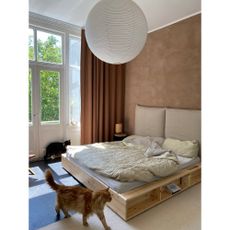 Dvojlôžková posteľ z borovicového dreva s roštom 180x200 cm Ziggy – Karup Design