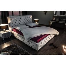 Estila Chesterfield čalúnená posteľ Kreon II so sivým zamatovým poťahom a vysokým čelom 190cm