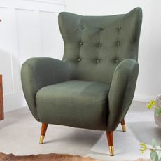 Estila Moderné dizajnové kreslo Bolte so zeleným poťahom a zlatými nožičkami 106cm