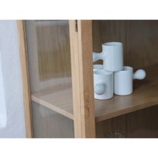 Vitrína z dubového dreva v prírodnej farbe 140x100 cm Elba – Unique Furniture