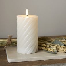 Biela vosková LED sviečka Star Trading Flamme Swirl, výška 15 cm