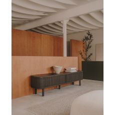 Tmavohnedý TV stolík v dekore jaseňa 200x50 cm Mailen – Kave Home