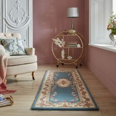 Modrý vlnený behúň Flair Rugs Aubusson, 67 × 210 cm